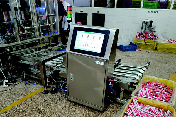 稱重現(xiàn)場.jpg 稱重現(xiàn)場.jpg