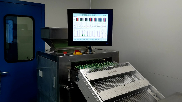 西泰克膠囊片劑檢重秤稱重現(xiàn)場(chǎng)