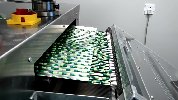 西泰克三臺(tái)膠囊秤同時(shí)工作現(xiàn)場(chǎng)