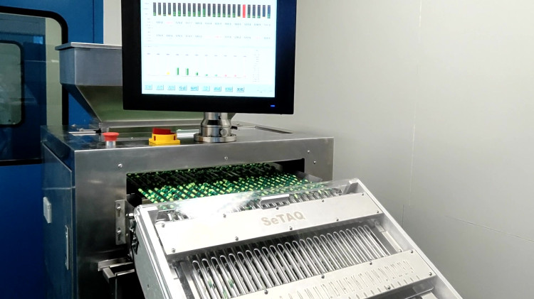 膠囊檢重秤30萬(wàn)粒/小時(shí)稱重現(xiàn)場(chǎng)